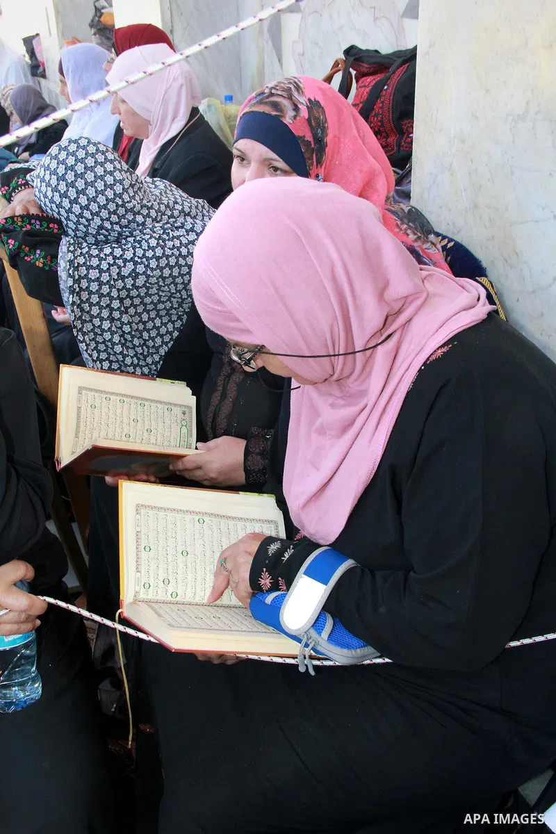 Palestinian Muslim worshippers attend the third Friday prayers of the Muslim holy month of Ramadan at Jerusalem's al-Aqsa mosque compound on June 16, 2017. Photo by Mahfouz Abu Turk