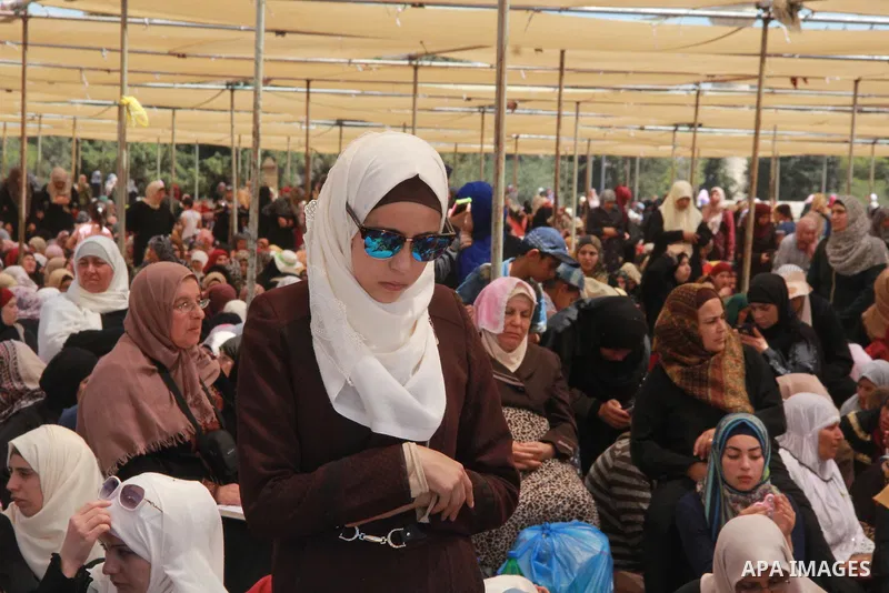Palestinian Muslim worshippers attend the third Friday prayers of the Muslim holy month of Ramadan at Jerusalem's al-Aqsa mosque compound on June 16, 2017. Photo by Mahfouz Abu Turk