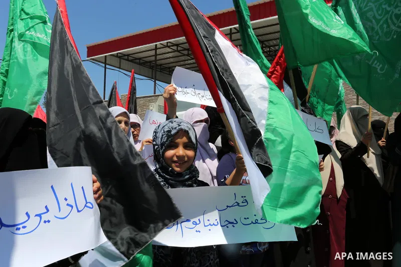 Palestinian women take part in a rally in support of Qatar and against the blockade on the Gaza Strip, in front of the Legislative Council in Gaza city on June 18, 2017. Photo by Ashraf Amra