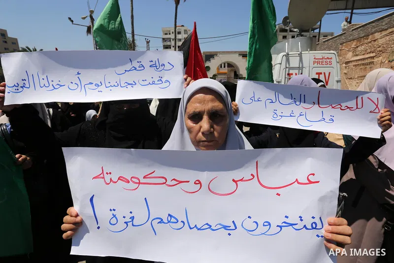 Palestinian women take part in a rally in support of Qatar and against the blockade on the Gaza Strip, in front of the Legislative Council in Gaza city on June 18, 2017. Photo by Ashraf Amra