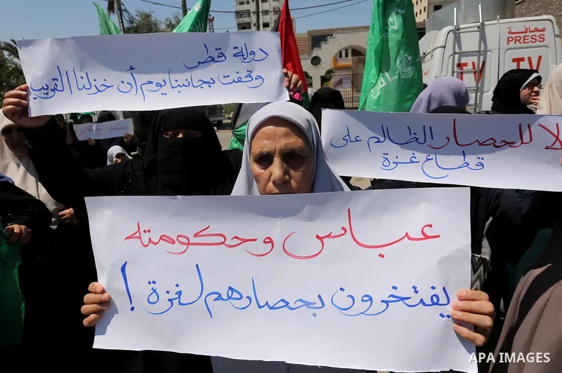 Palestinian women take part in a rally in support of Qatar and against the blockade on the Gaza Strip, in front of the Legislative Council in Gaza city on June 18, 2017. Photo by Ashraf Amra