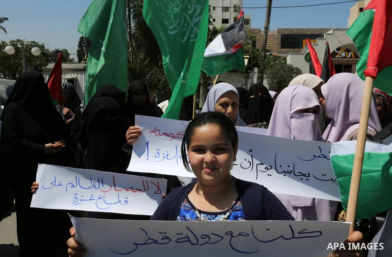 Palestinian women take part in a rally in support of Qatar and against the blockade on the Gaza Strip, in front of the Legislative Council in Gaza city on June 18, 2017. Photo by Ashraf Amra