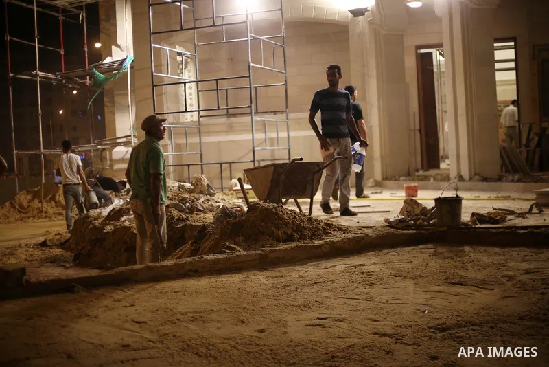 Palestinian laborers work at building Mohammed Al Hassayna mosque at night, on the Muslim holy fasting month of Ramadan, in Gaza city on June 20, 2017. Photo by Mohammed Asad