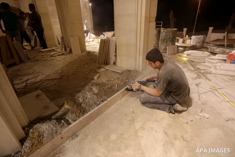 Palestinian laborers work at building Mohammed Al Hassayna mosque at night, on the Muslim holy fasting month of Ramadan, in Gaza city on June 20, 2017. Photo by Mohammed Asad