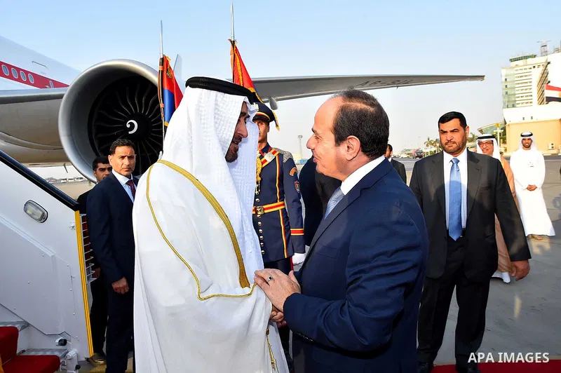 Egyptian President Abdel Fattah al-Sis welcomes to Abu Dhabi Crown Prince Sheikh Mohammed bin Zayed al-Nahyan after he arrives in Cairo International Airport on June 19, 2017. Photo by Egyptian President Office