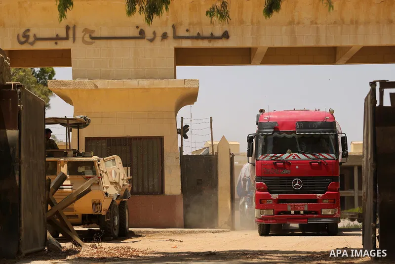 A member of Egyprian security forces stands guard as trucks carrying fuel enter the southern Gaza Strip from Egypt through the Rafah border crossing on June 21, 2017. Egypt began to deliver a million litres of fuel to Ga...