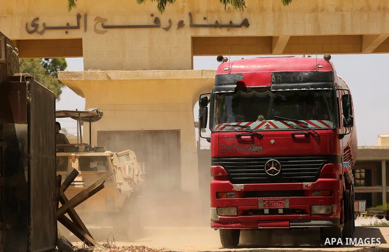A member of Egyprian security forces stands guard as trucks carrying fuel enter the southern Gaza Strip from Egypt through the Rafah border crossing on June 21, 2017. Egypt began to deliver a million litres of fuel to Ga...