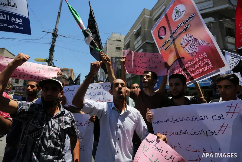 Palestinians take part in a protest marking the annual al-Quds Day, or Jerusalem Day, following Friday prayer in Gaza city June 23, 2017. Photo by Ashraf Amra