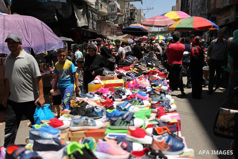 Palestinians shop at a market ahead of Eid al-Fitr holiday, in Gaza city on June 24, 2017. Eid al-Fitr marks the end of Muslim's holy fasting month of Ramadan when faithfuls abstain from eating, drinking, smoking and sex...