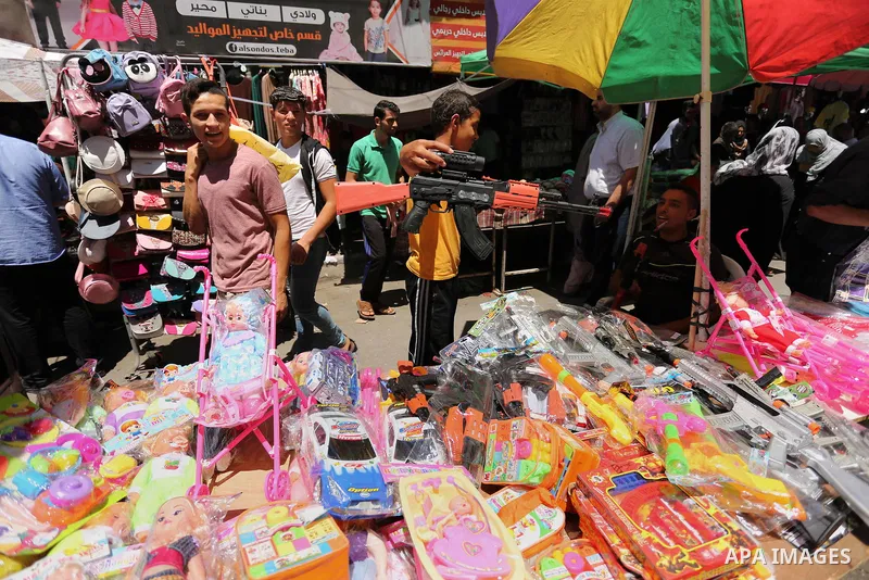Palestinians shop at a market ahead of Eid al-Fitr holiday, in Gaza city on June 24, 2017. Eid al-Fitr marks the end of Muslim's holy fasting month of Ramadan when faithfuls abstain from eating, drinking, smoking and sex...