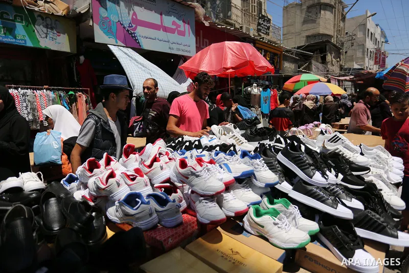 Palestinians shop at a market ahead of Eid al-Fitr holiday, in Gaza city on June 24, 2017. Eid al-Fitr marks the end of Muslim's holy fasting month of Ramadan when faithfuls abstain from eating, drinking, smoking and sex...