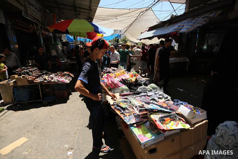 Palestinians shop at a market ahead of Eid al-Fitr holiday, in Gaza city on June 24, 2017. Eid al-Fitr marks the end of Muslim's holy fasting month of Ramadan when faithfuls abstain from eating, drinking, smoking and sex...