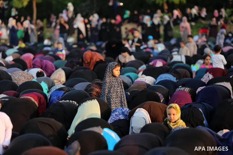 Palestinian Muslim women perform Eid al-Fitr prayers in Gaza City June 25, 2017. Eid al-Fitr marks the end of Muslim's holy fasting month of Ramadan when faithfuls abstain from eating, drinking, smoking and sexual activi...