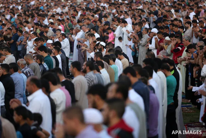 Palestinian Muslims perform Eid al-Fitr prayers in Gaza City June 25, 2017. Eid al-Fitr marks the end of Muslim's holy fasting month of Ramadan when faithfuls abstain from eating, drinking, smoking and sexual activities...