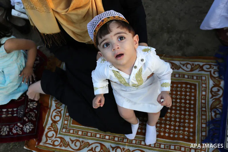 Palestinian Muslim women perform Eid al-Fitr prayers in Gaza City June 25, 2017. Eid al-Fitr marks the end of Muslim's holy fasting month of Ramadan when faithfuls abstain from eating, drinking, smoking and sexual activi...