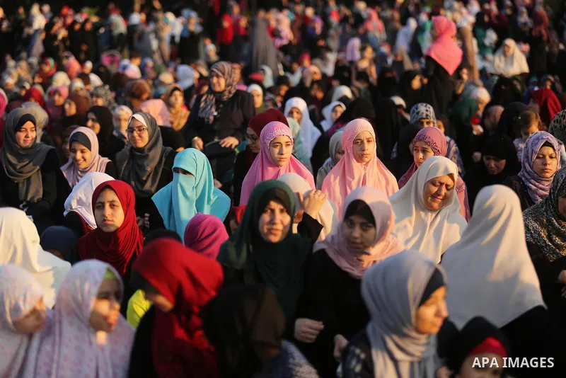 Palestinian Muslim women perform Eid al-Fitr prayers in Gaza City June 25, 2017. Eid al-Fitr marks the end of Muslim's holy fasting month of Ramadan when faithfuls abstain from eating, drinking, smoking and sexual activi...