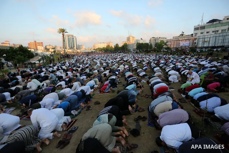 Palestinian Muslims perform Eid al-Fitr prayers in Gaza City June 25, 2017. Eid al-Fitr marks the end of Muslim's holy fasting month of Ramadan when faithfuls abstain from eating, drinking, smoking and sexual activities...