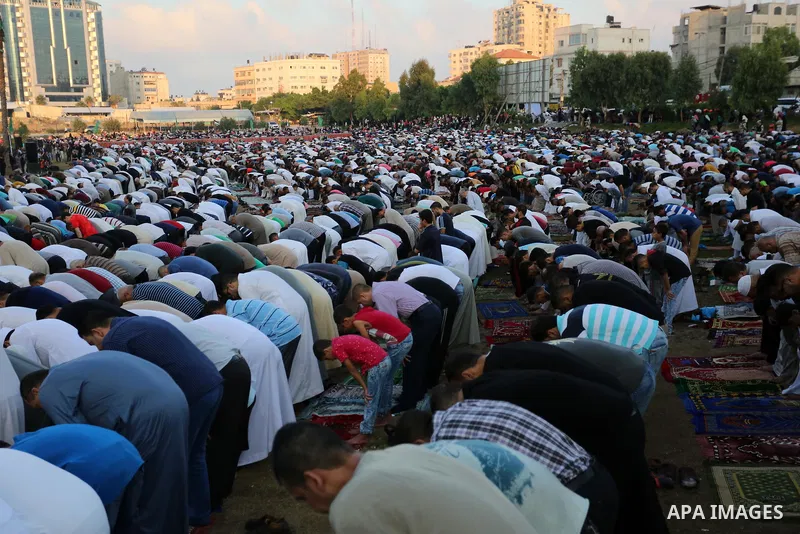 Palestinian Muslims perform Eid al-Fitr prayers in Gaza City June 25, 2017. Eid al-Fitr marks the end of Muslim's holy fasting month of Ramadan when faithfuls abstain from eating, drinking, smoking and sexual activities...