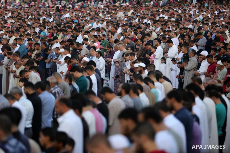 Palestinian Muslims perform Eid al-Fitr prayers in Gaza City June 25, 2017. Eid al-Fitr marks the end of Muslim's holy fasting month of Ramadan when faithfuls abstain from eating, drinking, smoking and sexual activities...