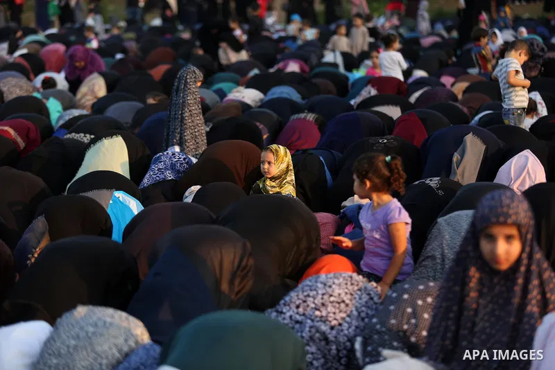 Palestinian Muslim women perform Eid al-Fitr prayers in Gaza City June 25, 2017. Eid al-Fitr marks the end of Muslim's holy fasting month of Ramadan when faithfuls abstain from eating, drinking, smoking and sexual activi...
