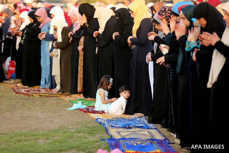 Palestinian Muslim women perform Eid al-Fitr prayers in Gaza City June 25, 2017. Eid al-Fitr marks the end of Muslim's holy fasting month of Ramadan when faithfuls abstain from eating, drinking, smoking and sexual activi...