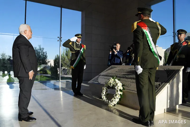 Palestinian President Mahmoud Abbas lays a wreath on the grave of late Palestinian leader Yasser Arafat on the first day of Eid al-Fitr, in the West Bank city of Ramallah on June 25, 2017. Photo by Thaer Ganaim