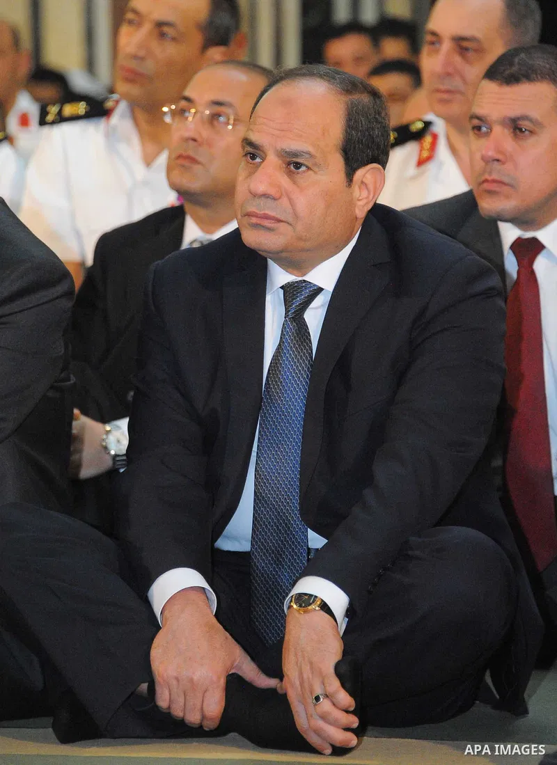 Egyptian President Abdel Fattah al-Sisi performs the morning prayer of Eid al-Fitr holiday which marks the end of the Muslim holy month of Ramadan, in Cairo, Egypt, on June 25, 2017. Photo by Egyptian President Office