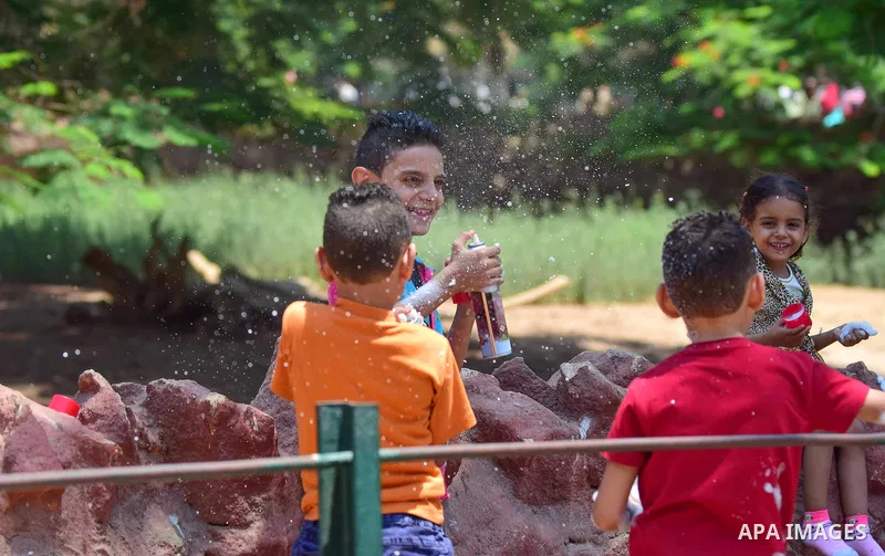 Egyptians enjoy at a zoo on the second day of of Eid al-Fitr holiday which marks the end of the Muslim holy month of Ramadan, in Cairo June 26, 2017. Photo by Amr Sayed
