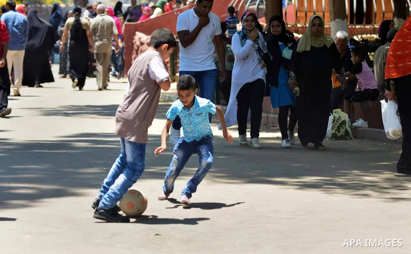 Egyptians enjoy at a zoo on the second day of of Eid al-Fitr holiday which marks the end of the Muslim holy month of Ramadan, in Cairo June 26, 2017. Photo by Amr Sayed