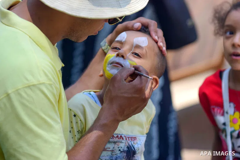 Egyptians enjoy at a zoo on the second day of of Eid al-Fitr holiday which marks the end of the Muslim holy month of Ramadan, in Cairo June 26, 2017. Photo by Amr Sayed