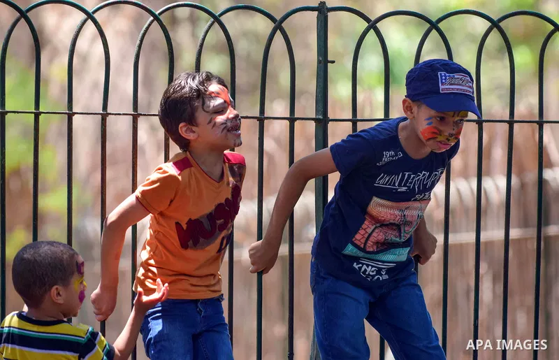 Egyptians enjoy at a zoo on the second day of of Eid al-Fitr holiday which marks the end of the Muslim holy month of Ramadan, in Cairo June 26, 2017. Photo by Amr Sayed