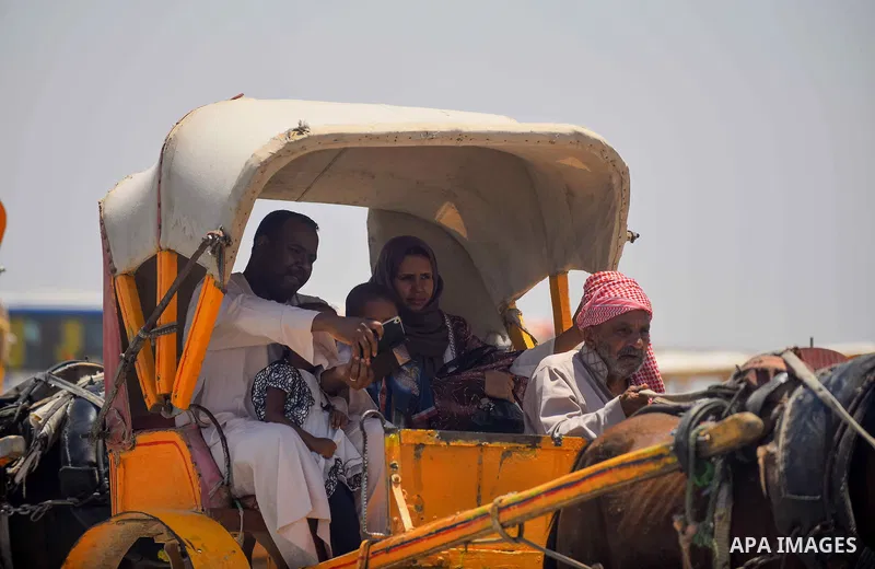 Egyptians ride horse carts in front of the Giza pyramids, on the third day of Eid al-Fitr holiday which marks the end of the Muslim holy month of Ramadan, in Cairo June 27, 2017. Photo by Amr Sayed