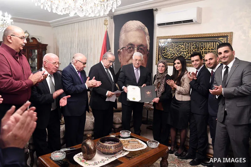 Palestinian President Mahmoud Abbas gives the Ambassador Daleel Mikhail Al-Qusous, the Medal of Merit and Excellence, in Amman on July 1, 2017. Photo by Thaer Ganaim