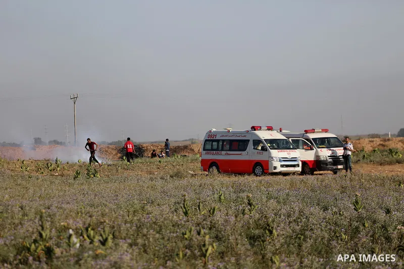 Palestinian protesters run for cover during clashes with Israeli security forces near the border fence east of Gaza City, on July 02, 2017. Photo by Mohammed Asad