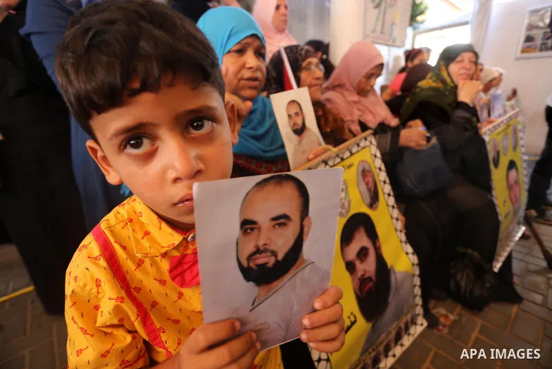 Palestinians take part in a protest to show solidarity with Palestinian prisoners held in Israeli jails, in front of Red cross office in Gaza city on July 3, 2017. Photo by Mohammed Asad