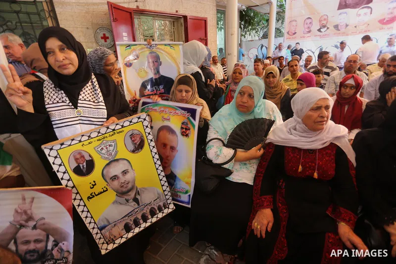 Palestinians take part in a protest to show solidarity with Palestinian prisoners held in Israeli jails, in front of Red cross office in Gaza city on July 3, 2017. Photo by Mohammed Asad