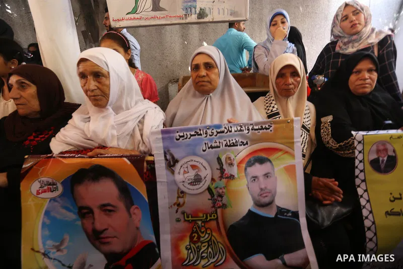 Palestinians take part in a protest to show solidarity with Palestinian prisoners held in Israeli jails, in front of Red cross office in Gaza city on July 3, 2017. Photo by Mohammed Asad