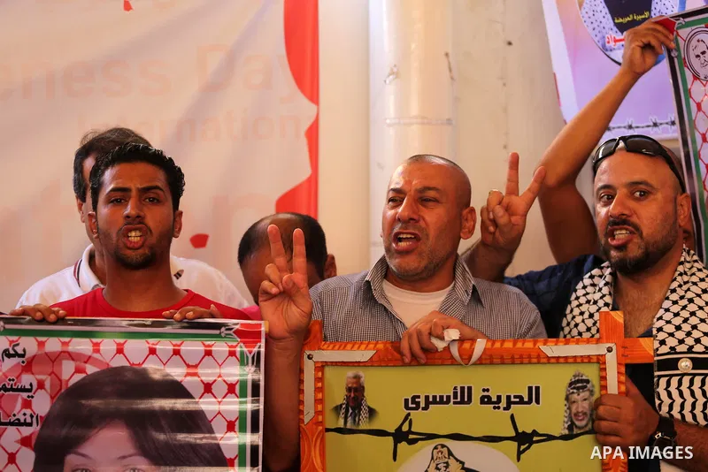 Palestinians take part in a protest to show solidarity with Palestinian prisoners held in Israeli jails, in front of Red cross office in Gaza city on July 3, 2017. Photo by Mohammed Asad