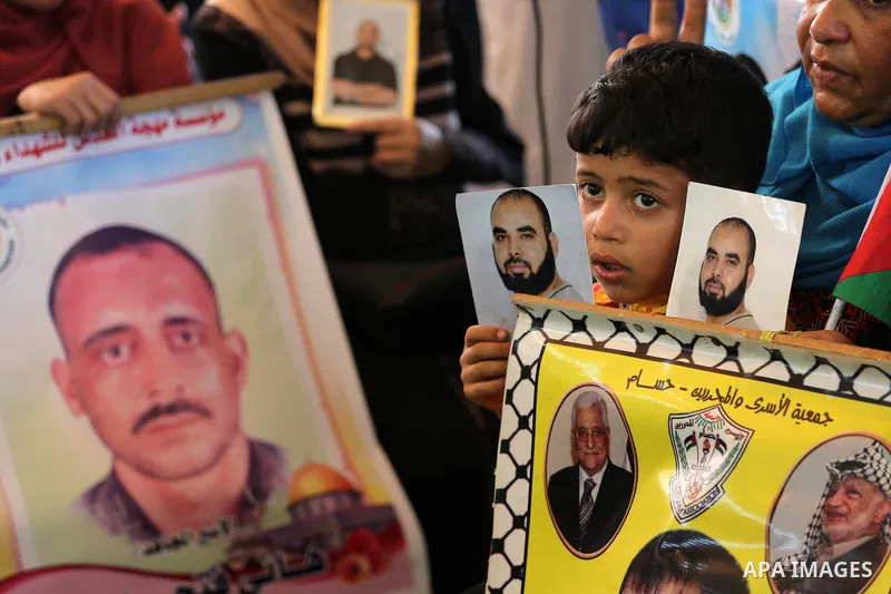 Palestinians take part in a protest to show solidarity with Palestinian prisoners held in Israeli jails, in front of Red cross office in Gaza city on July 3, 2017. Photo by Mohammed Asad