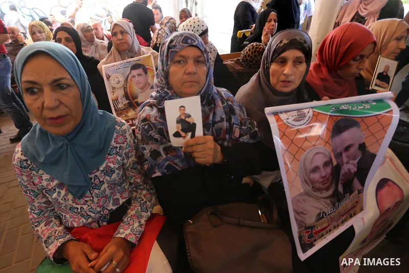 Palestinians take part in a protest to show solidarity with Palestinian prisoners held in Israeli jails, in front of Red cross office in Gaza city on July 3, 2017. Photo by Mohammed Asad