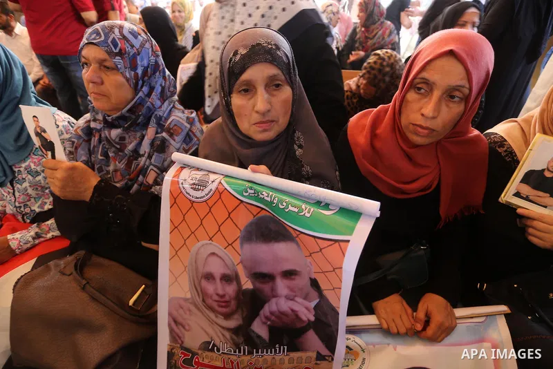 Palestinians take part in a protest to show solidarity with Palestinian prisoners held in Israeli jails, in front of Red cross office in Gaza city on July 3, 2017. Photo by Mohammed Asad