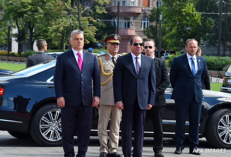Egyptian President Abdel Fattah al-Sisi and Hungarian Prime Minister Viktor Orban review the honor guards in Budapest, Hungary on July 3, 2017. Photo by Egyptian President Office