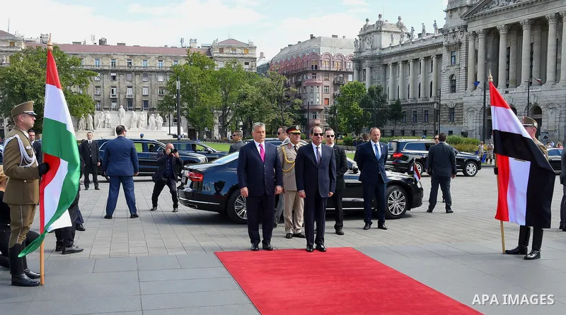 Egyptian President Abdel Fattah al-Sisi and Hungarian Prime Minister Viktor Orban review the honor guards in Budapest, Hungary on July 3, 2017. Photo by Egyptian President Office