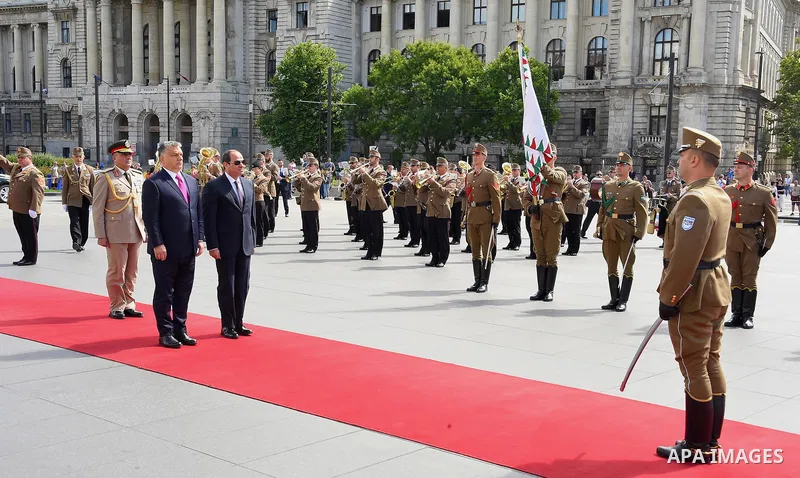 Egyptian President Abdel Fattah al-Sisi and Hungarian Prime Minister Viktor Orban review the honor guards in Budapest, Hungary on July 3, 2017. Photo by Egyptian President Office