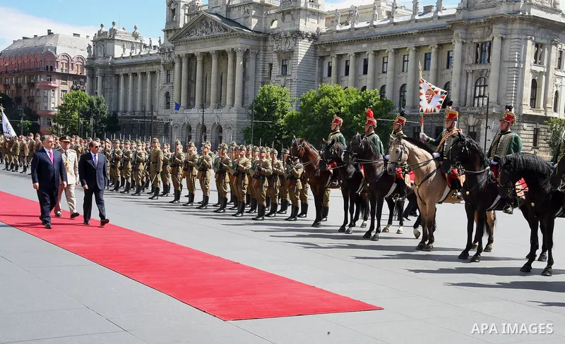 Egyptian President Abdel Fattah al-Sisi and Hungarian Prime Minister Viktor Orban review the honor guards in Budapest, Hungary on July 3, 2017. Photo by Egyptian President Office