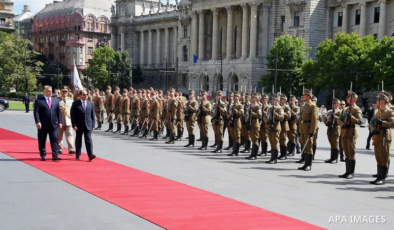 Egyptian President Abdel Fattah al-Sisi and Hungarian Prime Minister Viktor Orban review the honor guards in Budapest, Hungary on July 3, 2017. Photo by Egyptian President Office