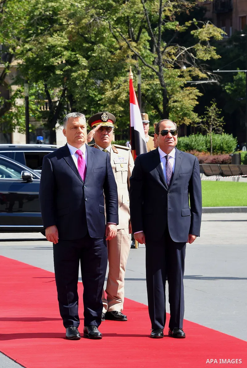 Egyptian President Abdel Fattah al-Sisi and Hungarian Prime Minister Viktor Orban review the honor guards in Budapest, Hungary on July 3, 2017. Photo by Egyptian President Office