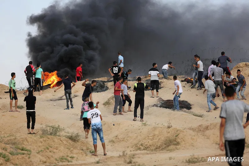 Palestinian protesters clash with Israeli security forces near the border between Israel and Central Gaza Strip July 7, 2017. Photo by Ashraf Amra