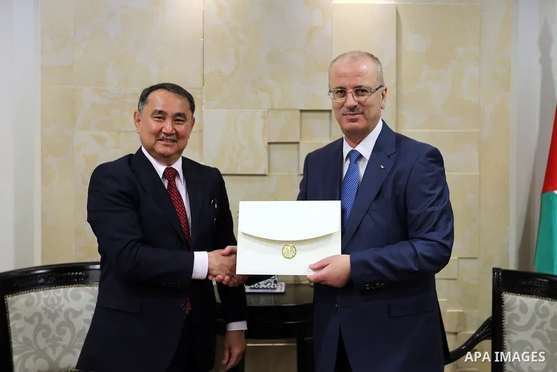 Palestinian Prime Minister Rami Hamdallah meets with deputy Minister of Foreign Affairs of Kazakhstan Akylbek Kamaldinov, at his office, in the West Bank city of Ramallah, on July 08, 2017. Photo by Prime Minister Office