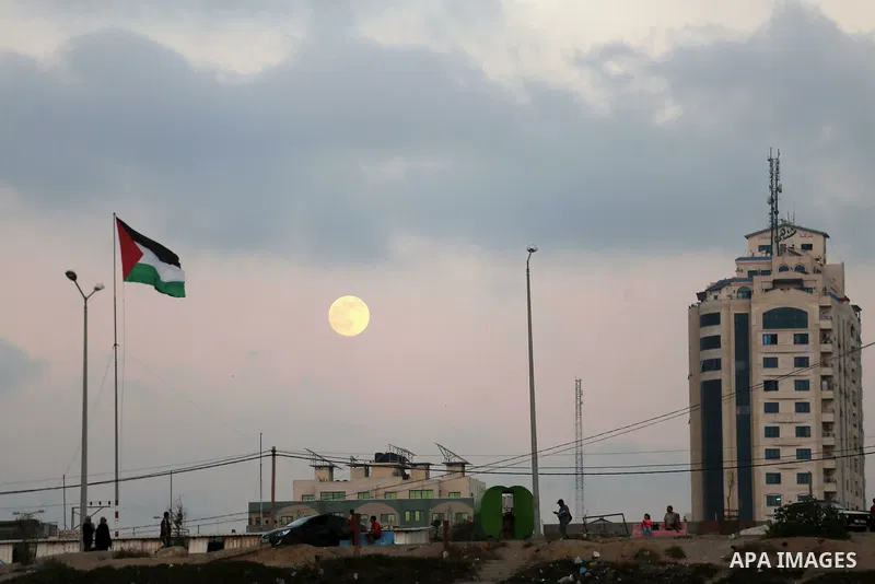 The moon is seen on the sky of Gaza city on July 8, 2017. Photo by Mohammed Asad
